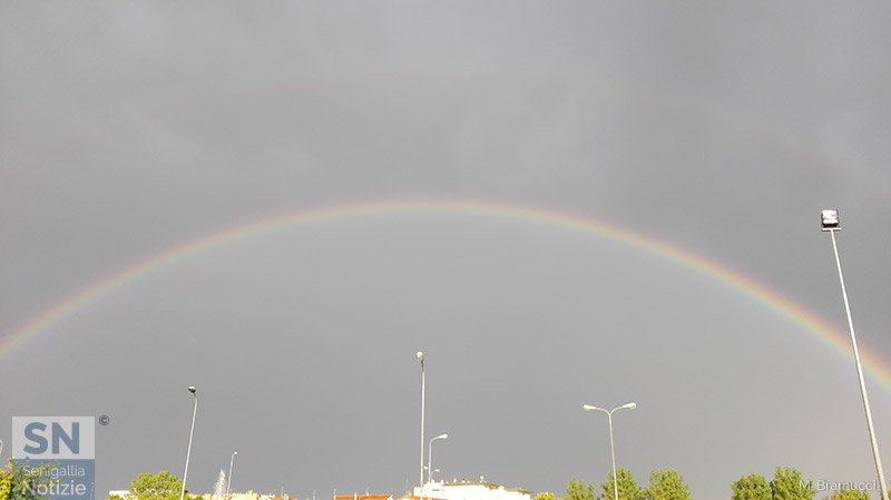 27/05/2016 - Arcobaleno nel grigio