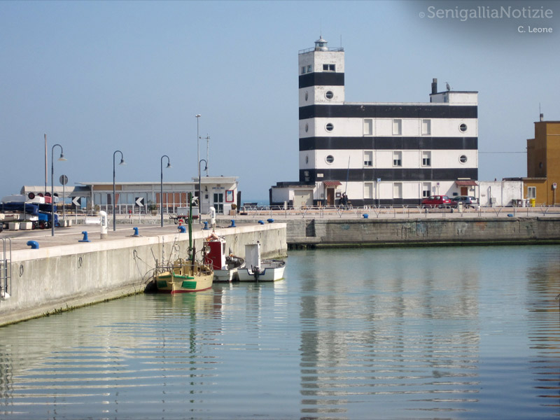 28/03/2012 - Il faro di Senigallia