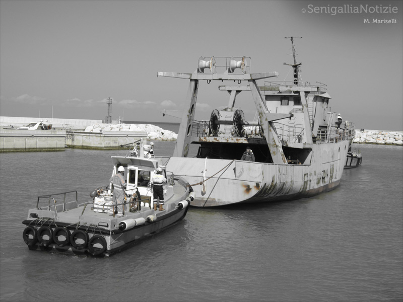 05/03/2013 - Navi dell'ex-Navalmeccanico in partenza