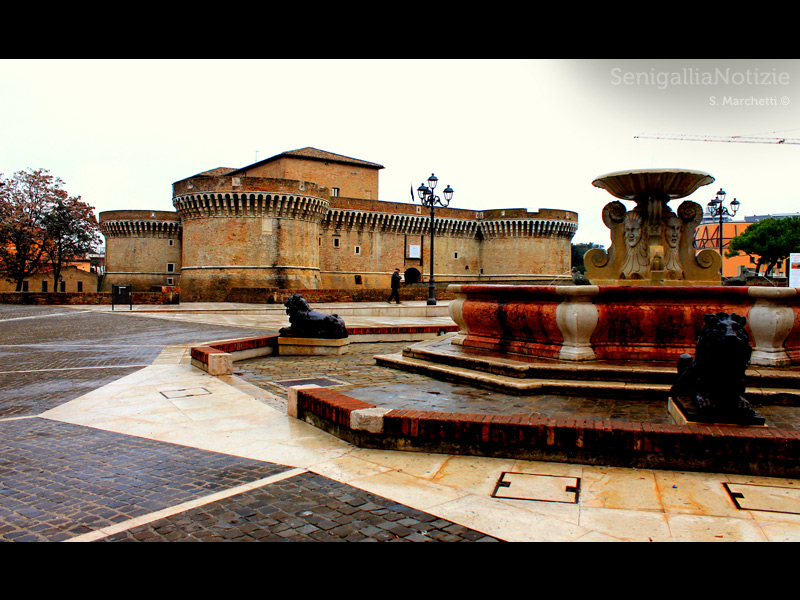 14/03/2014 - Piazza del Duca e la Rocca Roveresca