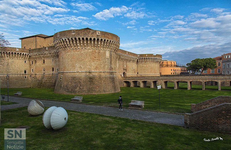 28/03/2019 - Rocca e nuvole