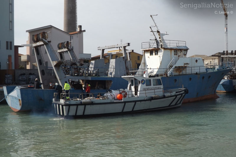 Navalmeccanico, operazioni per sgombero del porto di Senigallia