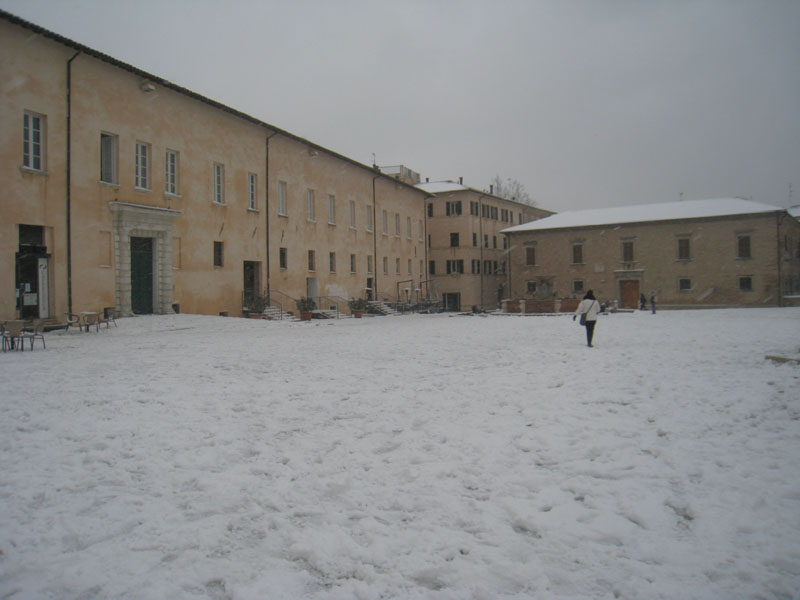 Piazza del Duca di Senigallia imbiancata