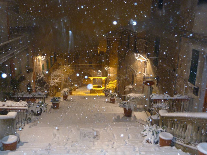 La Scalinata di Corinaldo durante la nevicata
