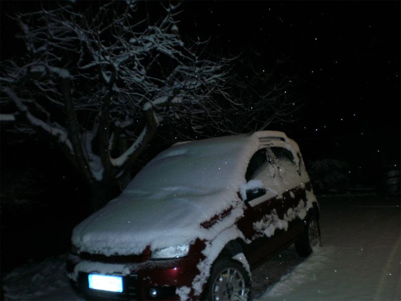 Auto innevata a Roncitelli di Senigallia
