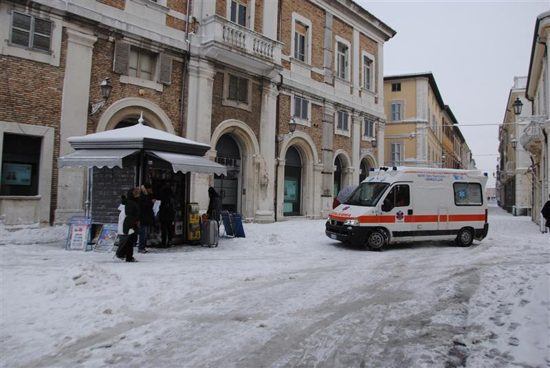 Ambulanza in corso 2 Giugno