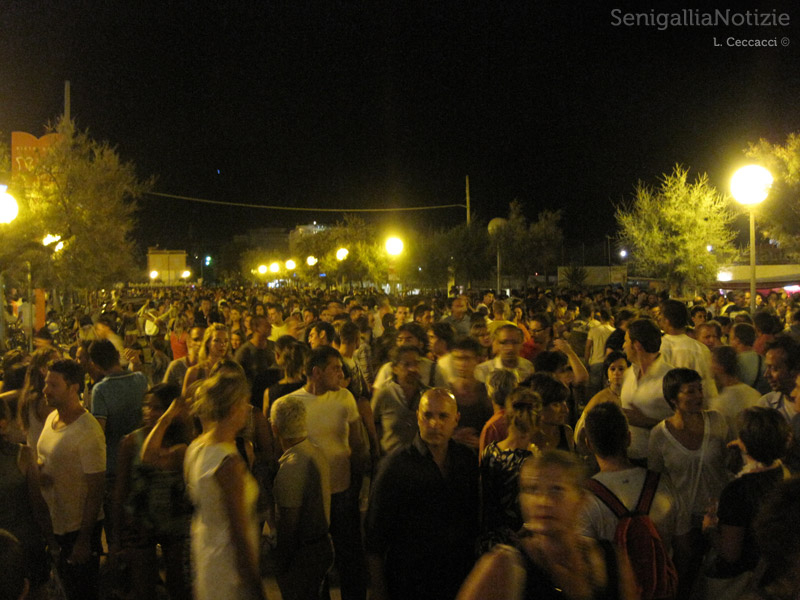 Notte della Rotonda: il lungomare trabocca di gente