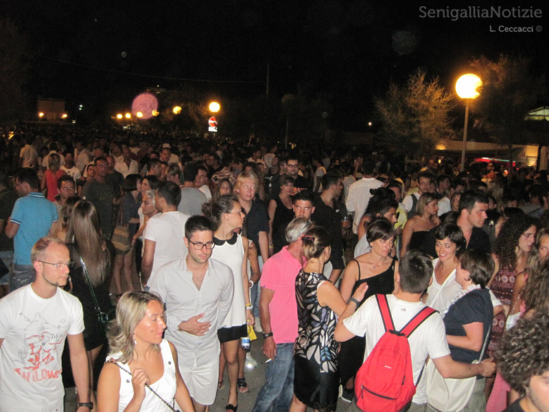 Notte della Rotonda: il lungomare trabocca di gente