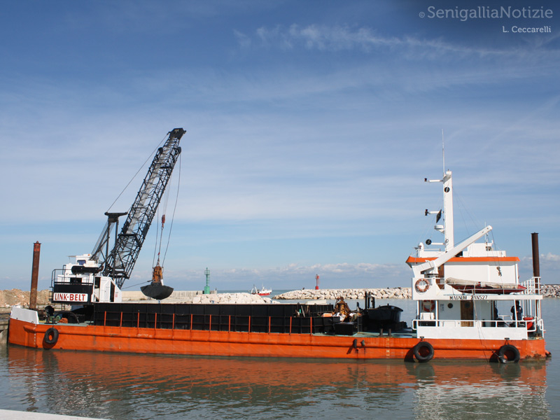 02/11/2012 - Draga nel porto di Senigallia