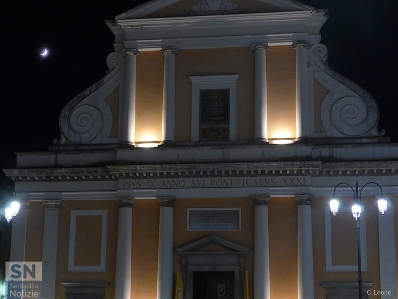 21/11/2016 - Il Duomo e la luna