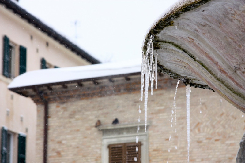 Ghiaccio sulla fontana dei Leoni