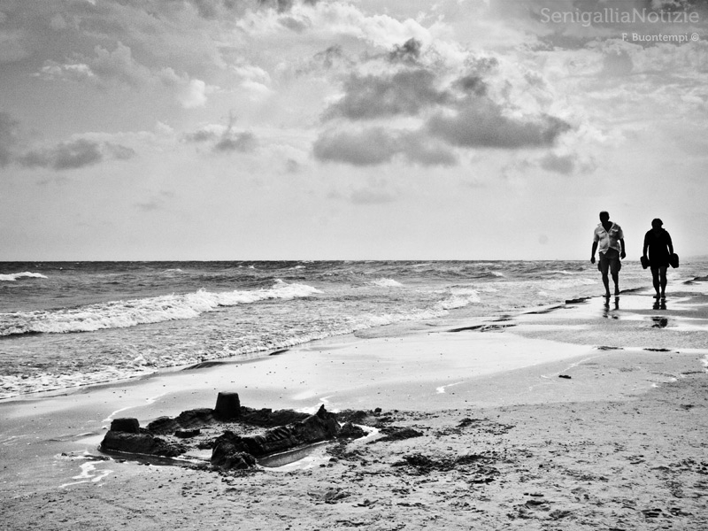 05/10/2012 - Passeggiando in riva al mare...