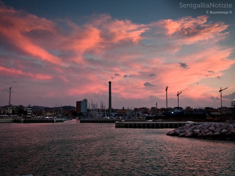 07/10/2012 - Nuvole sul porto