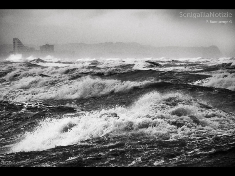 27/10/2012 - Mare in tempesta