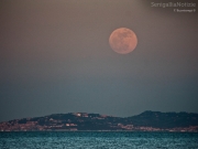 12/10/2012 - Luna rossa