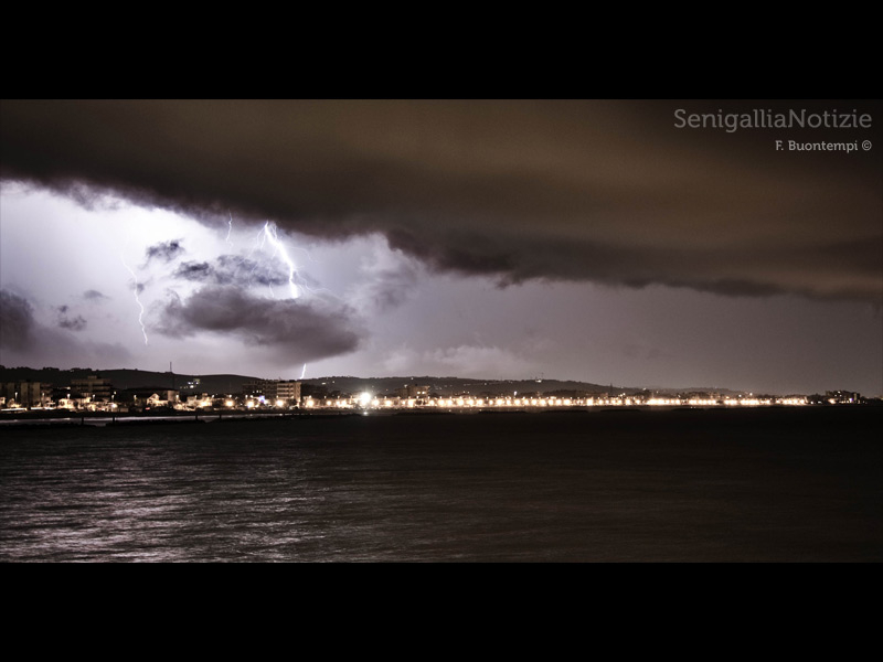 11/10/2013 - Tuoni e lampi su Senigallia