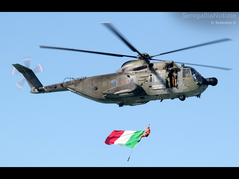 16/10/2013 - Elicottero dell'Aeronautica Militare in volo