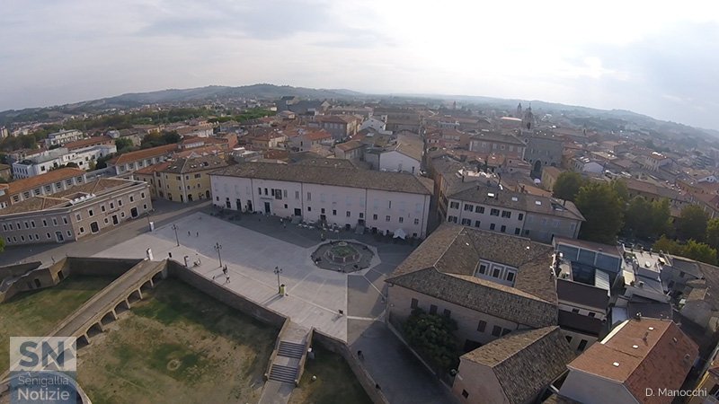 30/10/2016 - Senigallia dall'alto: piazza del Duca e la città