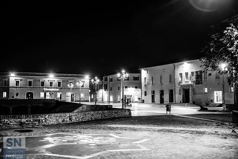 11/10/2018 - Senigallia in B/N: verso piazza del Duca