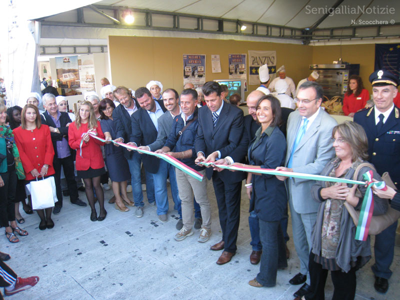Inaugurazione Pane Nostrum 2012 - Taglio del nastro