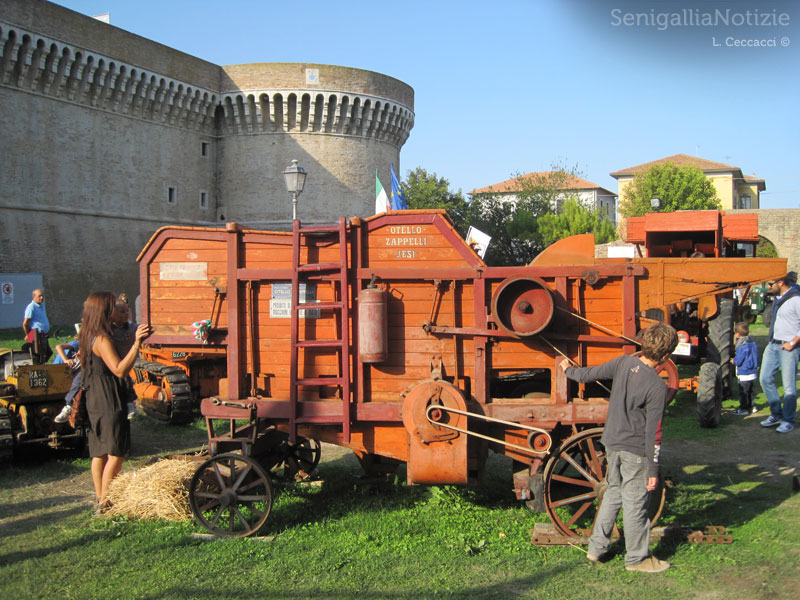 Pane Nostrum 2012 - mezzi agricoli d'epoca