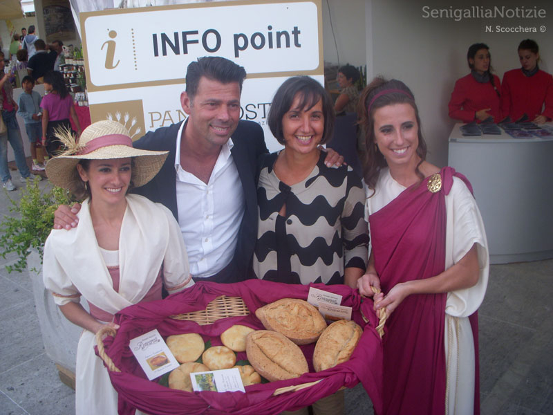 Foto di gruppo per l'apertura di Pane Nostrum 2013