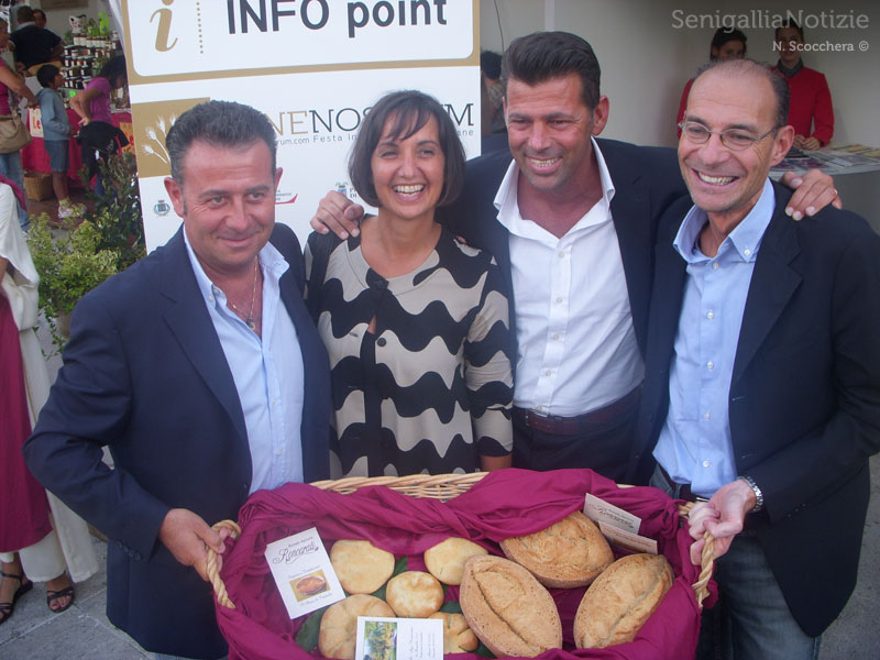 Sindaco e Assessori all'apertura di Pane Nostrum 2013