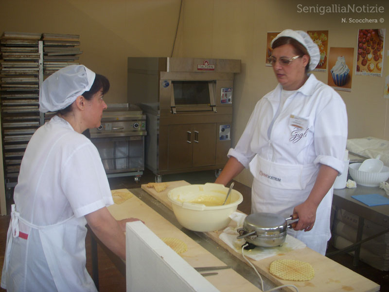 La preparazione di pane e dolci nei forni all'aperto