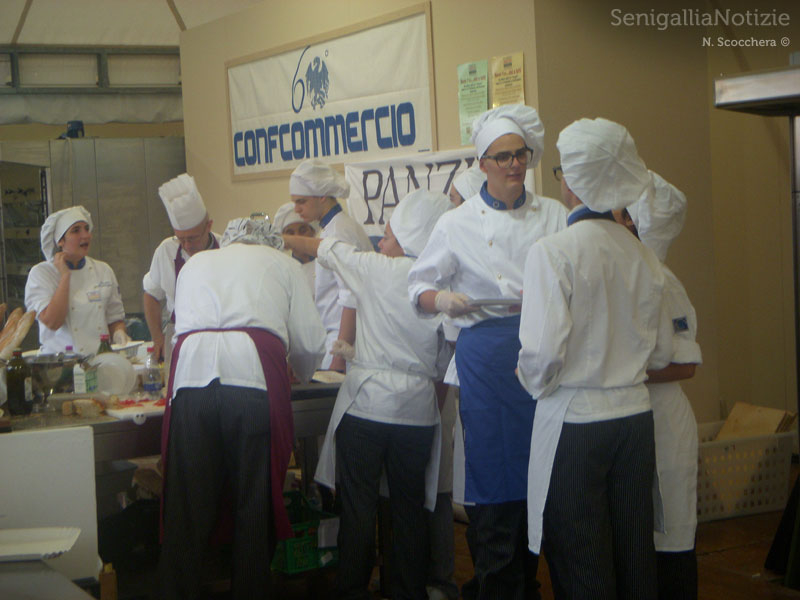 La preparazione di pane e dolci nei forni all'aperto