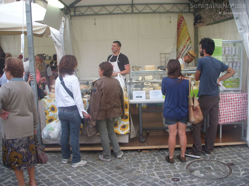 Non solo pane in centro a Senigallia
