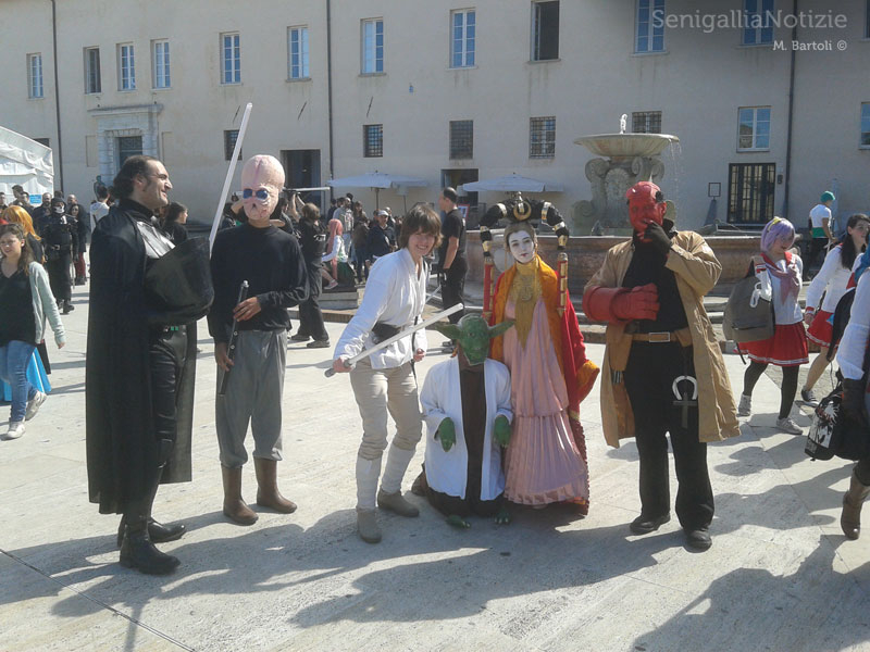 Personaggi in piazza a Senigallia Comics 2013