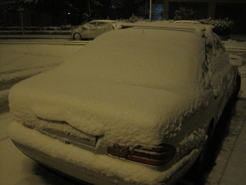 Auto sotto la coltre nevosa