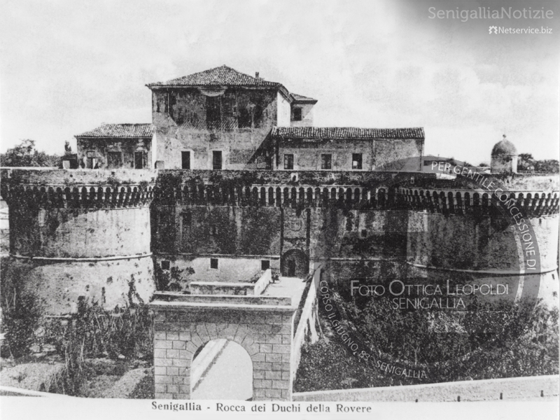 La Rocca Roveresca in bianco e nero - Leopoldi-1079