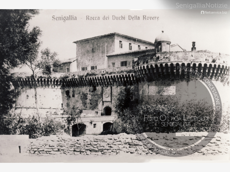 La Rocca Roveresca in bianco e nero - Leopoldi-1185