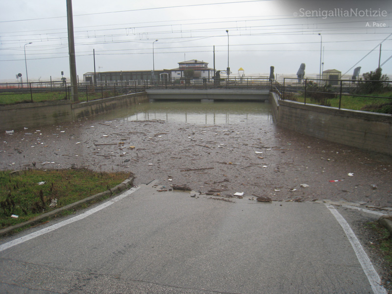 Sottopasso allagato a Marzocca