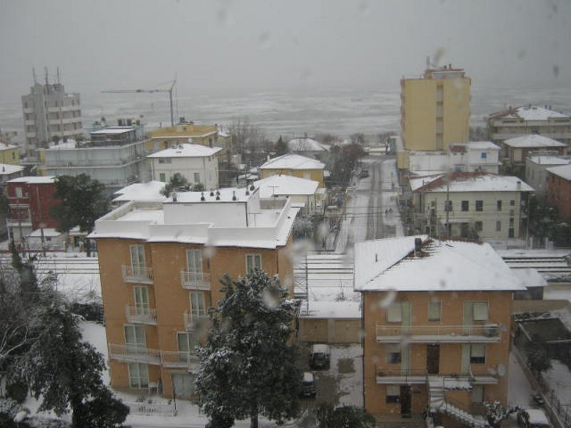 Una sguardo dall'alto verso il lungomare di Senigallia