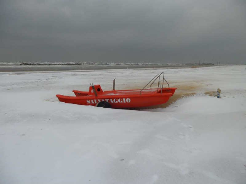 La spiaggia di Senigallia imbiancata