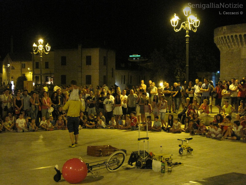 SenigArt - Spettacolo per bambini in piazza del Duca