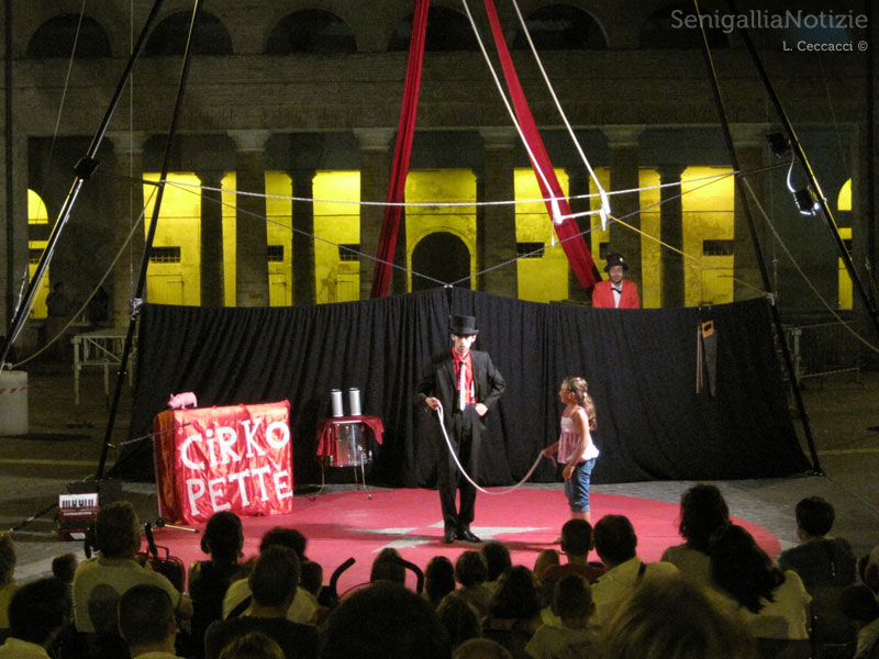 SenigArt - Circensi al Foro Annonario