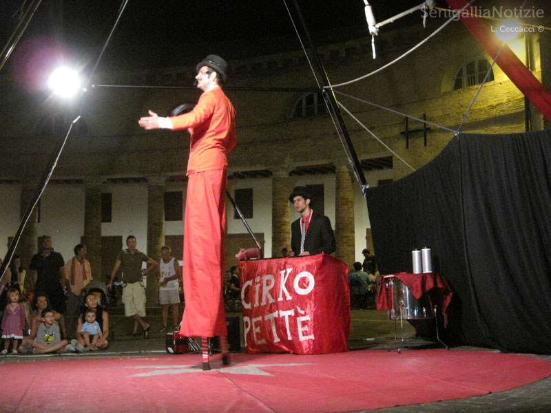 SenigArt - Circensi al Foro Annonario