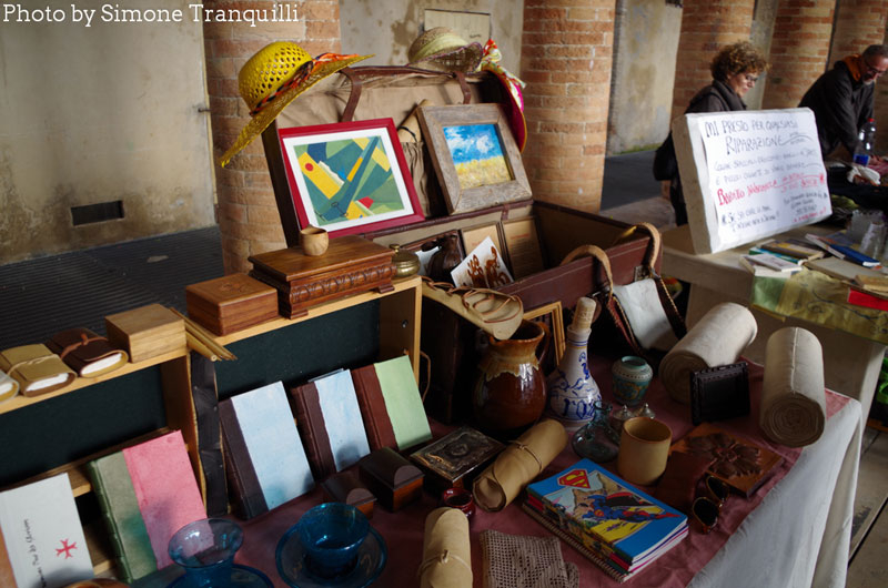 Merce da barattare in mostra a Senzanbocch