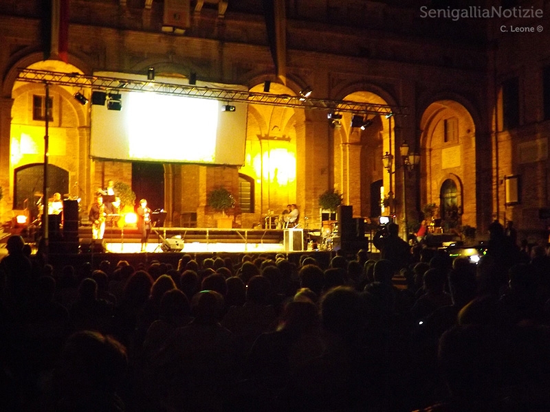 Musica live all'incontro con Paolo nespoli