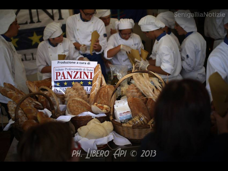 28/09/2013 - Gli studenti del Panzini al Pane Nostrum