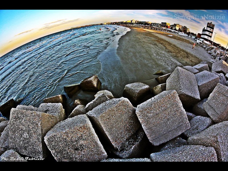 22/09/2014 - La spiaggia vista dal porto