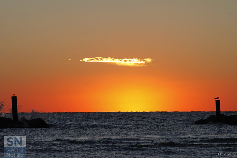 07/09/2017 - Luce dal basso