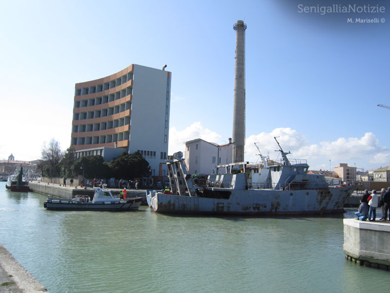Partenza degli ultimi vecchi pescherecci da Senigallia