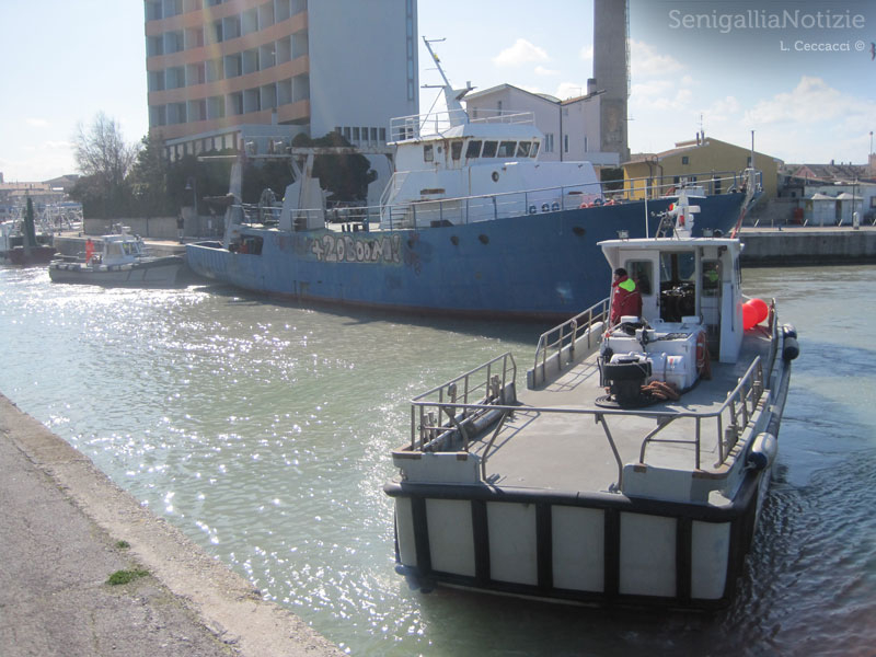 Partenza degli ultimi vecchi pescherecci da Senigallia