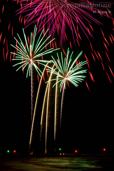 Fuochi d'artificio sul mare di Senigallia