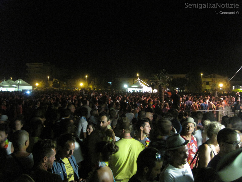 Affollatissima la festa in spiaggia del Summer Jamboree