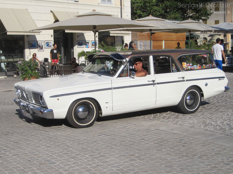 Sfilata auto d'epoca a Senigallia per il Summer Jamboree